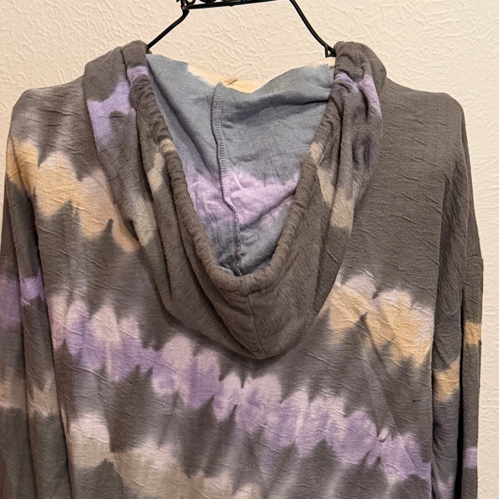 πππBOGOHOπππFree People Tie-Dye Hooded Pullover in Gray, Lavender & Cream-MEDIUM - Picture 9 of 11